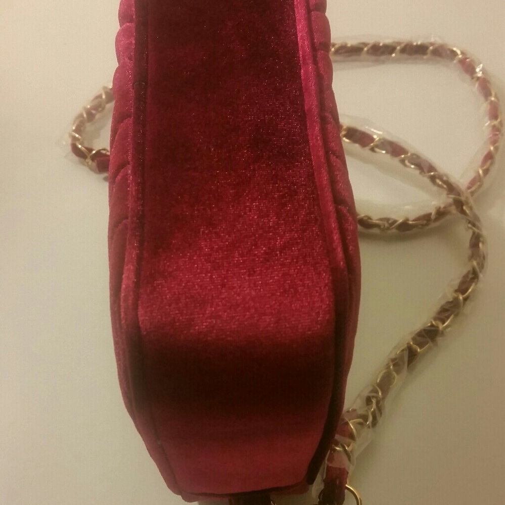 🔴SOLD🔴New velvet burgundy red crossbody purse - Picture 5 of 5